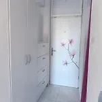 Cute Studio-great Location Apartment *