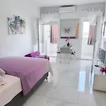 Apartment Cute Studio-great Location *